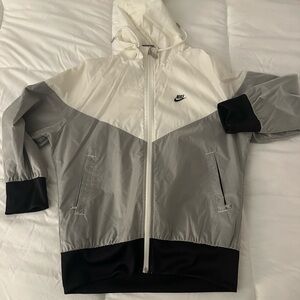 Nike Women’s White and Gray Windbreaker Jacket 3/4 sleeves. Size S.